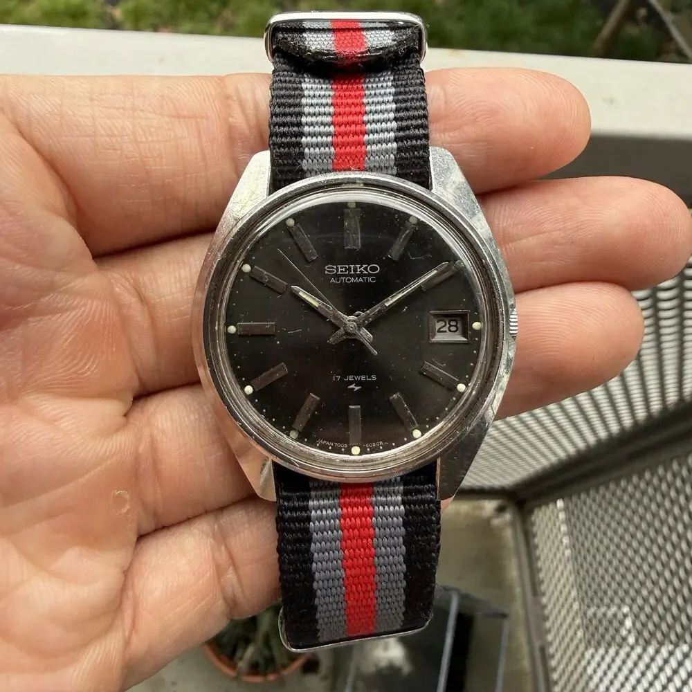 Vintage Seiko 7005-8027 Automatic Wrist Watch Steel 17 Jewels Black Gray Dial